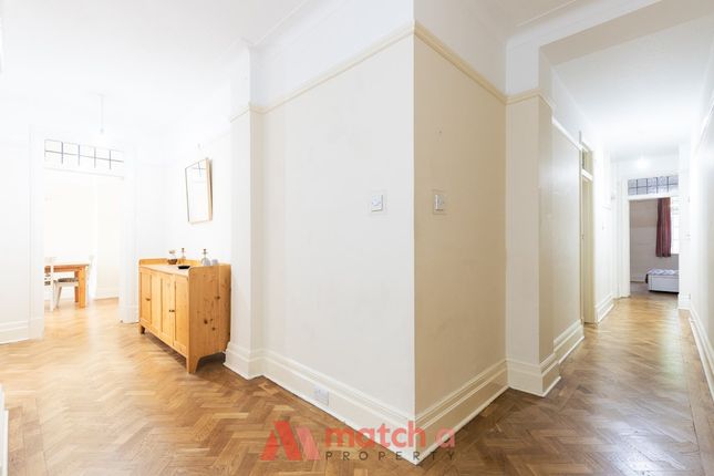 Flat for sale in Haven Green Court, Haven Green, Ealing
