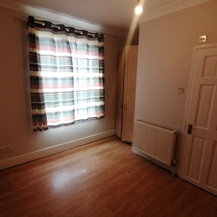 Terraced house to rent in Sunnycroft Road, Hounslow