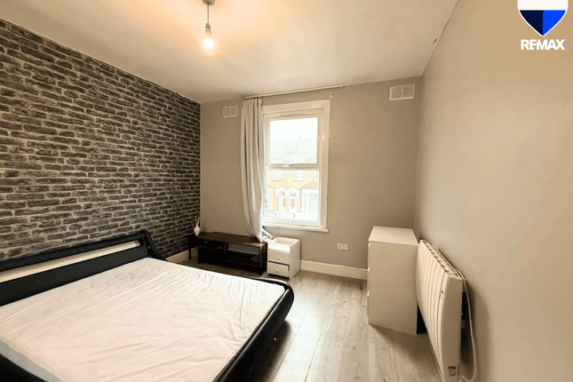 31, Cranborne Road, Barking photo 3