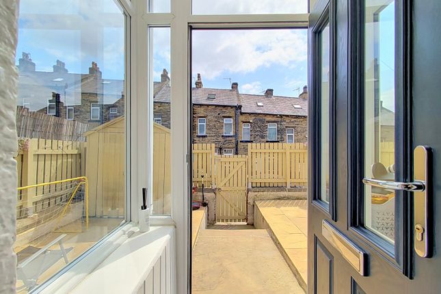 13, Siddal Grove, Halifax photo 4