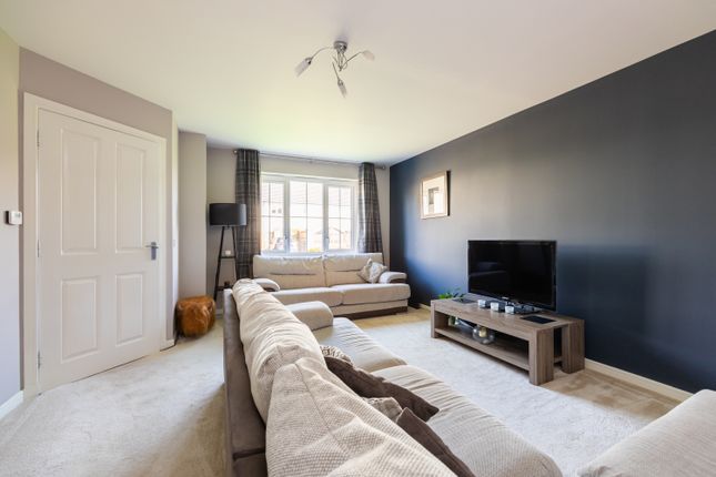 42, Millcraig Place, Winchburgh photo 3