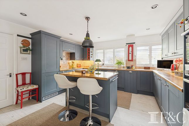 2, Earleswood, Surrey photo 4