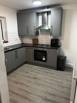 Nursery Way, Staines photo 5
