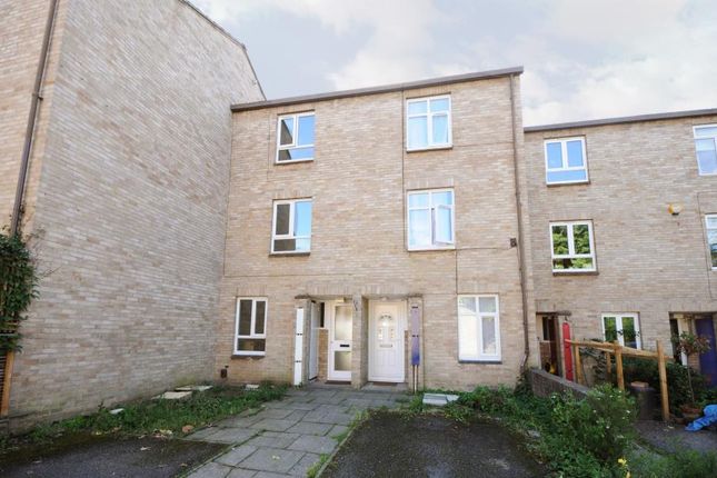Property to rent in Buckingham Close, London