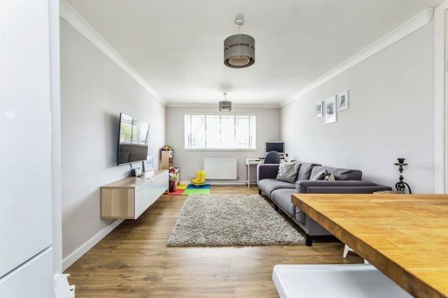 Flat for sale in Thorpe Close, Croydon, Surrey