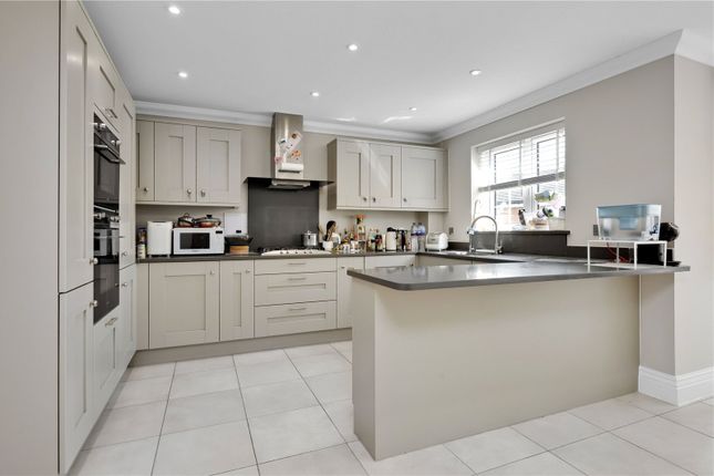 58, Skylark Place, Farnham photo 4