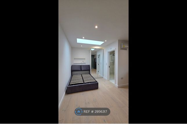 London Road, Ewell, Epsom photo 2