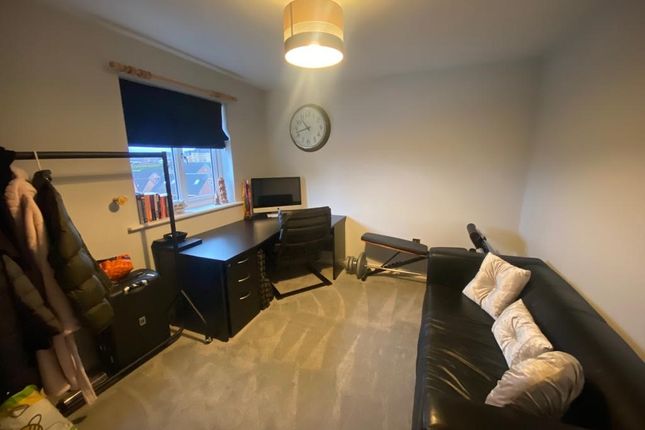 Flat to rent in Post Hill Gardens, Pudsey