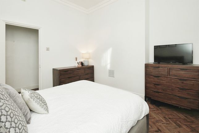 Flat for sale in Regency Square, Brighton