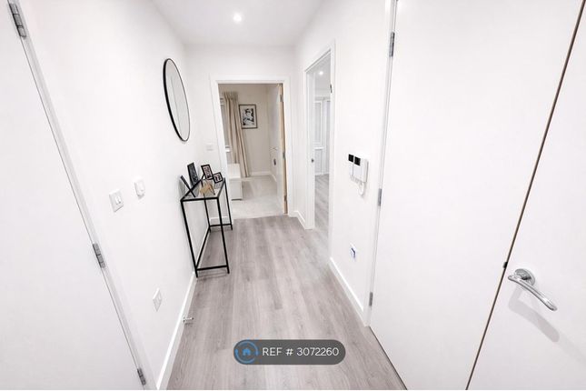 Flat, Yarrow Apartments Bittacy Hill, London photo 5