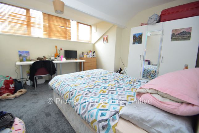 Terraced house to rent in School View, Hyde Park, Leeds