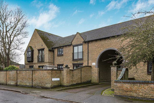 2-bed flat on Flat Flat 12, Rose Court, Hillsborough Road, Oxford, £290,000