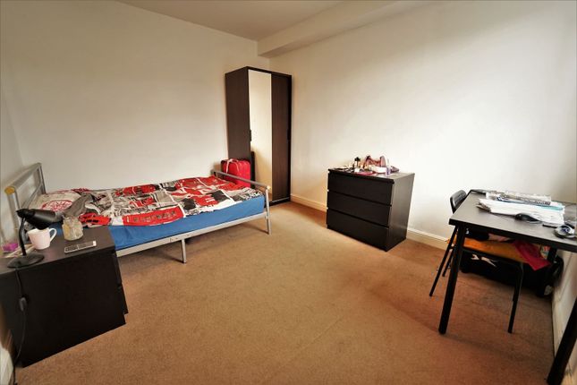 4-bed house on Kimbolton Avenue, Nottinghamshire, £2,427/mo