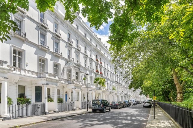 Thumbnail Flat for sale in Cadogan Place, London, Kensington And Chelsea