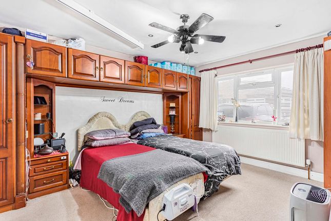 45, Vegal Crescent, Surrey photo 4