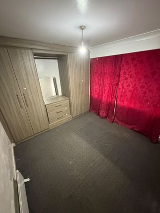 104, Baguley Crescent, Manchester photo 3
