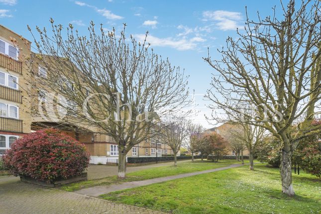 Flat for sale in Wheat Sheaf Close, London