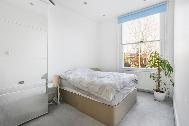 Flat for sale in Caversham Road, London