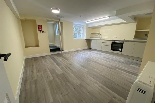 Thumbnail Flat to rent in Queens Road, Aberystwyth