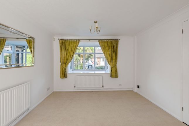 15, Town Acres, Tonbridge photo 2