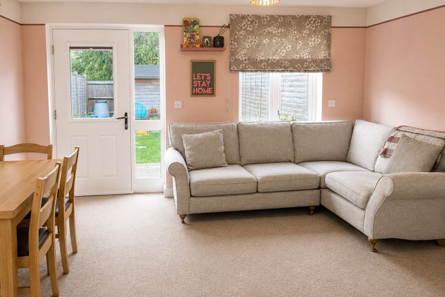 SNG SO, 22, Greenacre Place, Berkshire photo 2