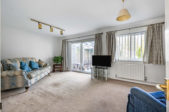 53 Beechwood Park, Leatherhead photo 2