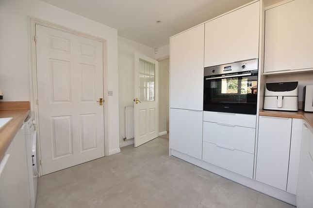 8 Baxter Drive, St. Neots photo 4