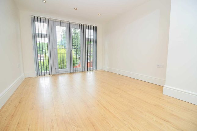 129 Hayling Road, Watford photo 4