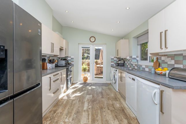 2 Winterbourne Close, Lewes, East Sussex photo 3
