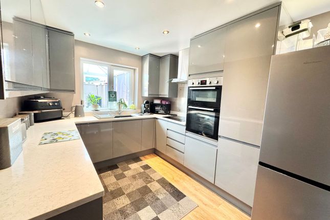 54, Queenhythe Road, Guildford photo 3