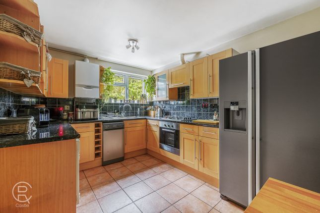 Thumbnail Town house for sale in Tennyson Road, London