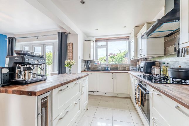 73, Buckstone Avenue, West Yorkshire photo 4