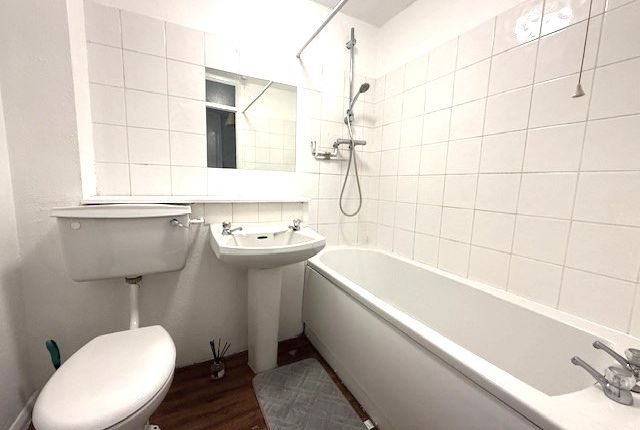 19, Woburn Close, Stevenage photo 5