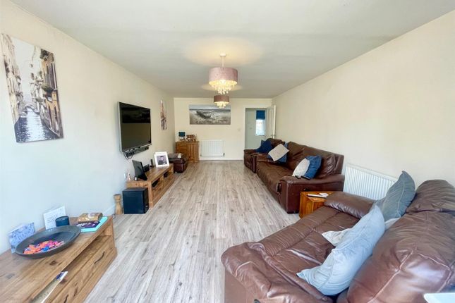 2, Littlecote Grove, Peterborough photo 4