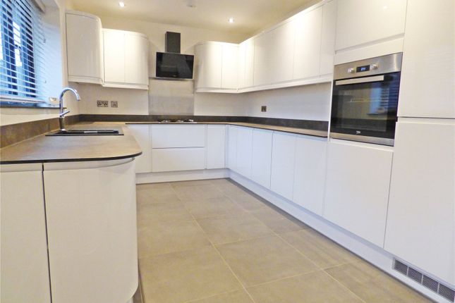 12, Mount Close, Staffordshire photo 3