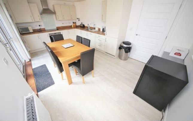 3, Alwoodley Close, Stanford-le-hope photo 3