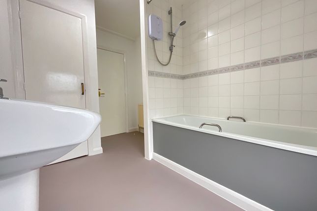 145b Victoria Road, Scarborough photo 3