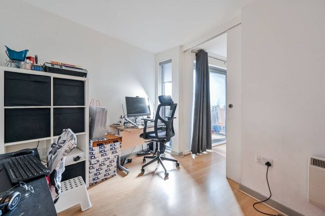 Flat for sale in Arizona Building, Deptford, London