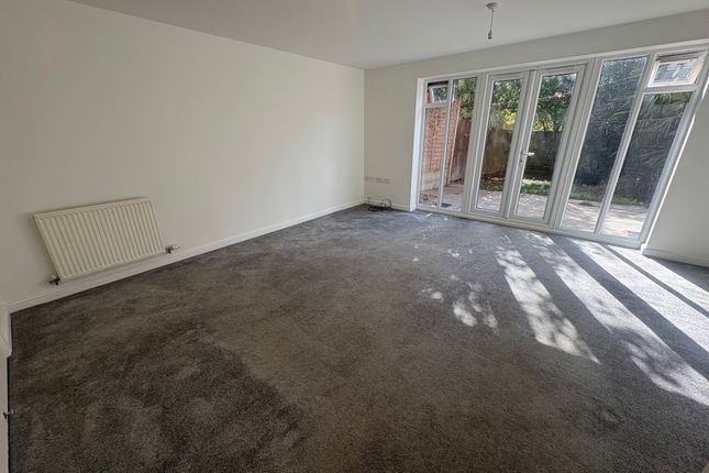Newbury Close, Corby photo 4