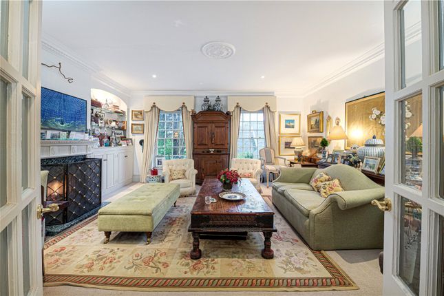 28, Beaufort Close, London photo 2