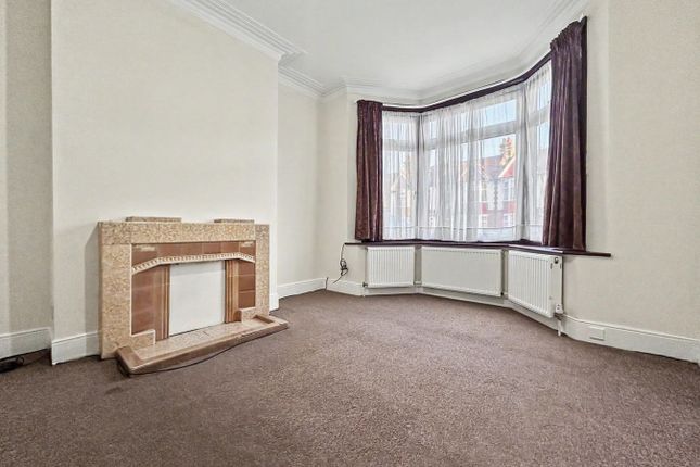 20, Clifton Avenue, Wembley photo 3