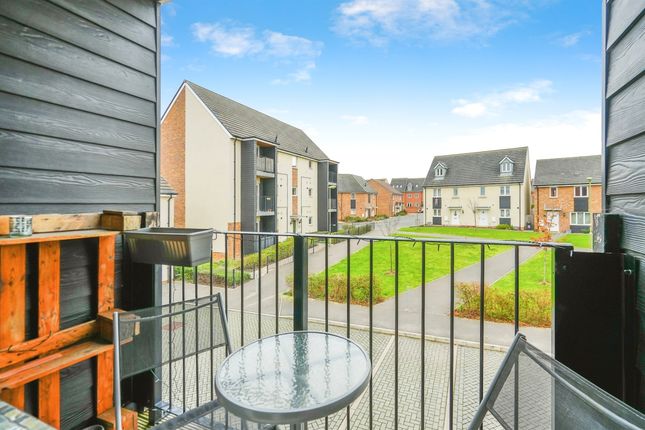 Flat for sale in Elm Park, Didcot