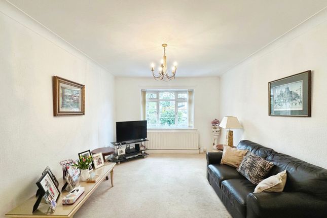 Flat for sale in Park Road, Park Court