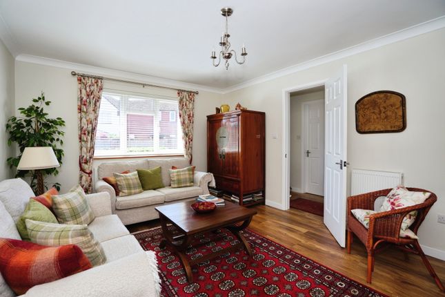 12, Henderson Walk, West Sussex photo 3