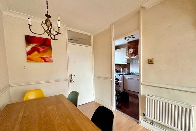 Flat 4, McEwen House, London photo 3
