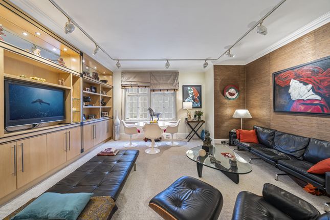 Thumbnail Flat for sale in St James's Street, London