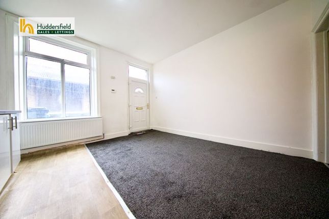 Terraced house to rent in Wakefield Road, Brighouse