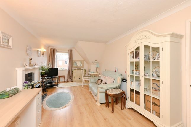 Flat 42, Belvedere Court, High Street, Hoddesdon photo 3