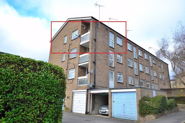 Flat to rent in Friars Wood, Pixton Way, Croydon