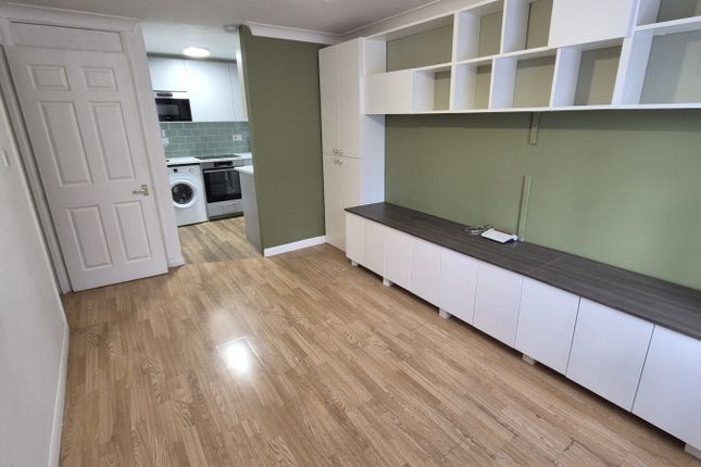Flat 2, Bittern Court, 6 Eagle Drive, London photo 3